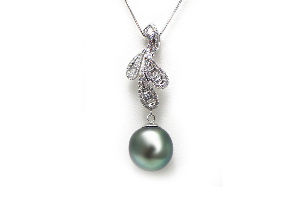 Tahitian Pearl Necklace with Diamond in 14K White Gold