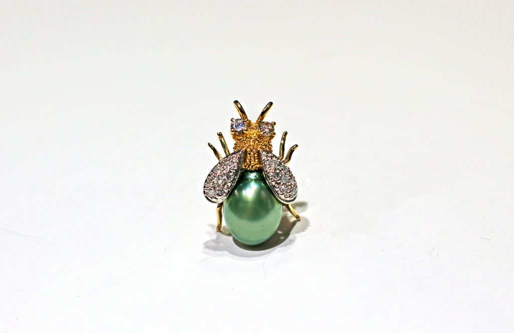 Bee pendant/pin with Diamonds & Natural green pearl in 14KY