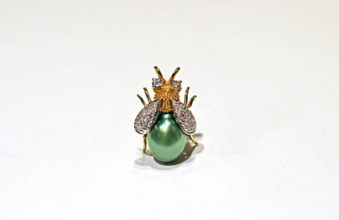 Bee pendant/pin with Diamonds & Natural green pearl in 14KY